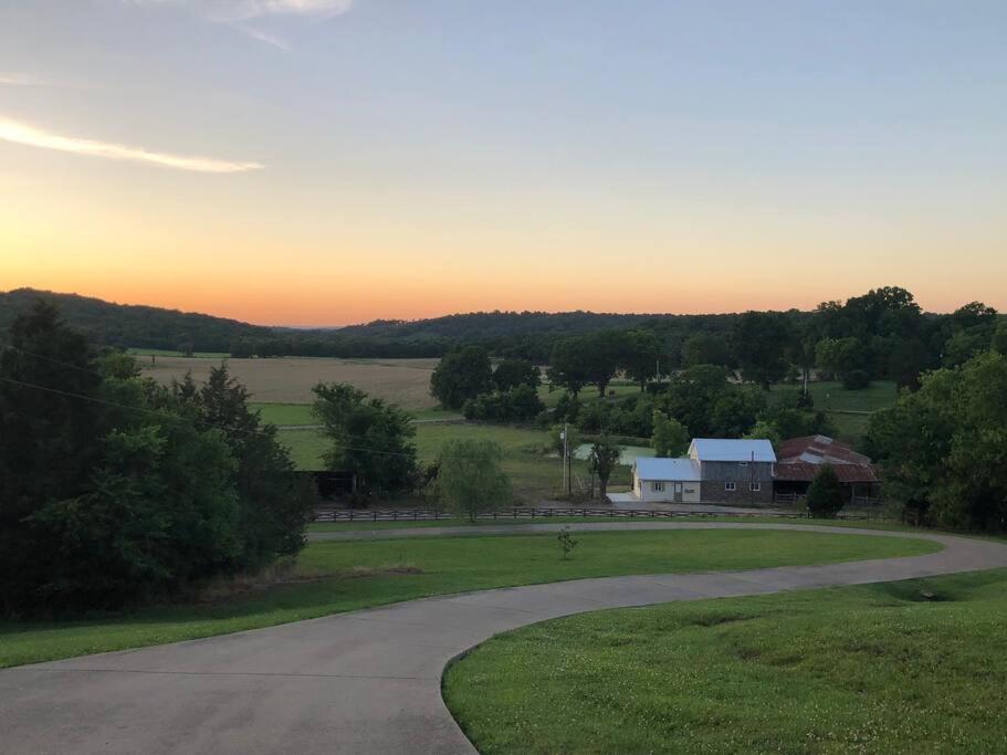 Pleasant Valley Farm Dairy Barn Writer'S Retreat Columbia Exterior photo