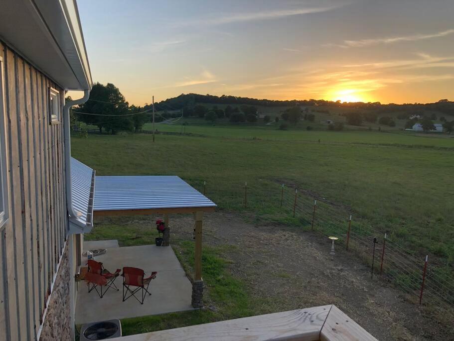 Pleasant Valley Farm Dairy Barn Writer'S Retreat Columbia Exterior photo